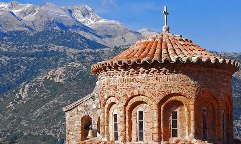Αδιανόητο: Ανήλικη λήστευε εκκλησίες μαζί με τον 24χρονο φίλο της στην Άνδρο